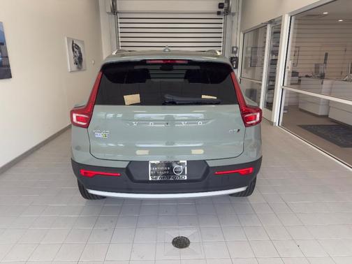 2023 Volvo XC40 B5 Plus Bright Theme