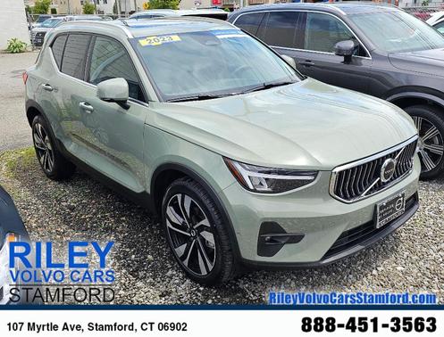 2023 Volvo XC40 B5 Plus Bright Theme