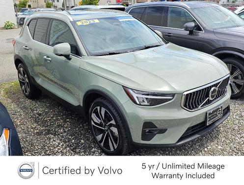 2023 Volvo XC40 B5 Plus Bright Theme