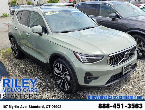 2023 Volvo XC40 B5 Plus Bright Theme