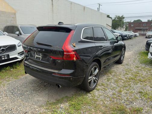 2021 Volvo XC60 T5 Momentum