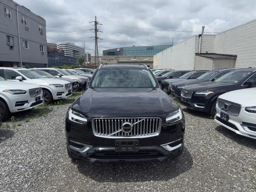 2024 Volvo XC90 B6 Plus Bright Theme 6-Seater
