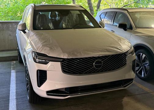 2025 Volvo XC90 Plug-In Hybrid T8 Plus 7-Seater