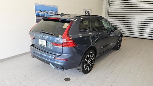 2023 Volvo XC60 B5 Plus Dark Theme