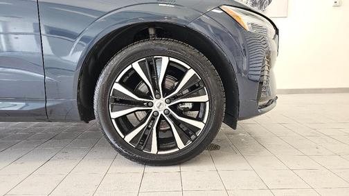 2023 Volvo XC60 B5 Plus Dark Theme