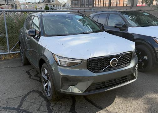 2026 Volvo XC40 B5 Core