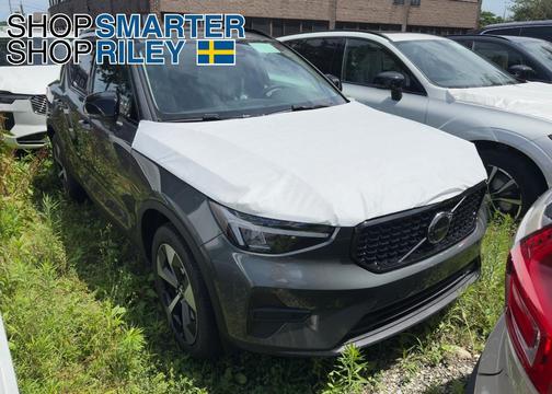 2026 Volvo XC40 B5 Core