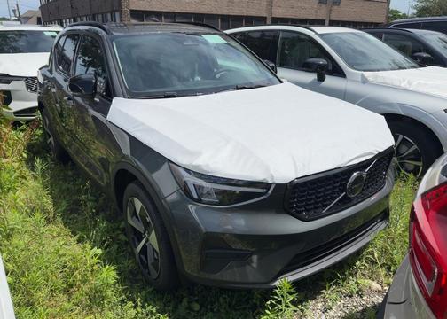 2026 Volvo XC40 B5 Core