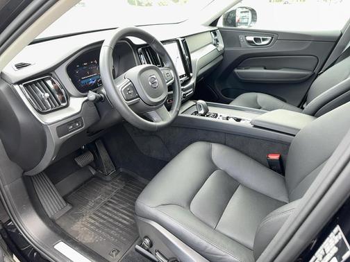 2025 Volvo XC60 Plug-In Hybrid T8 Core