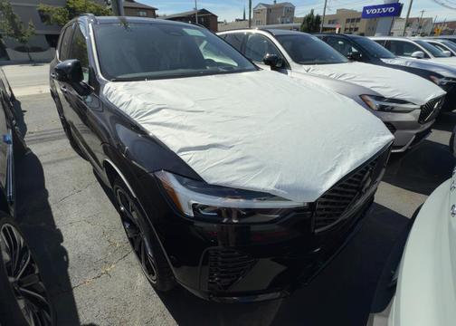 2026 Volvo XC60 B5 Ultra Black Edition