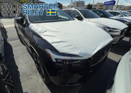 2026 Volvo XC60 B5 Ultra Black Edition