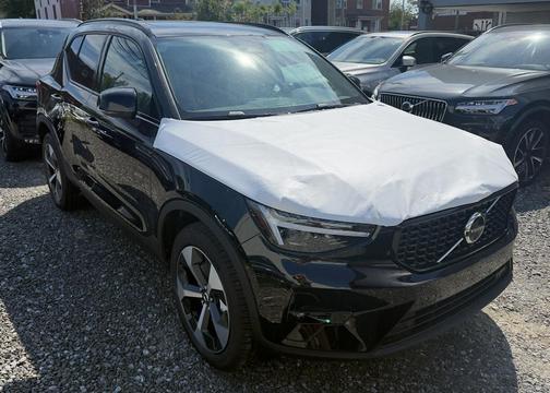 2026 Volvo XC40 B5 Plus