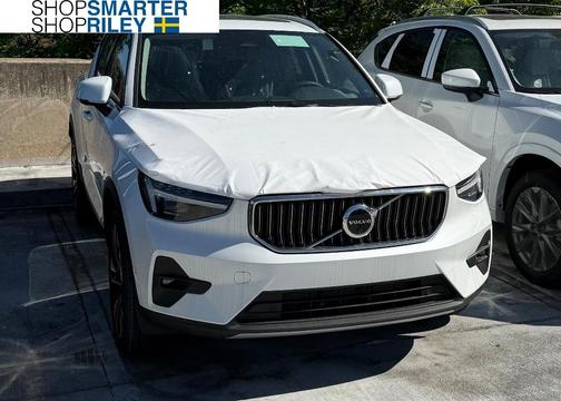 2025 Volvo XC40 B5 Plus Bright Theme