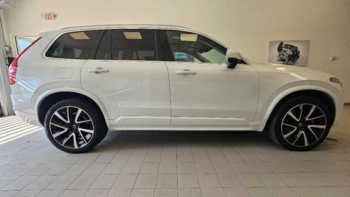 2022 Volvo XC90 T6 Momentum 6 Passenger