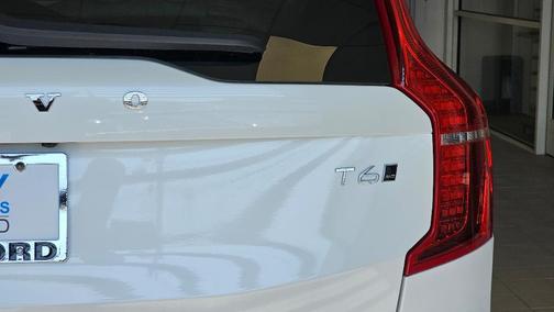 2022 Volvo XC90 T6 Momentum 6 Passenger