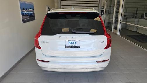 2022 Volvo XC90 T6 Momentum 6 Passenger