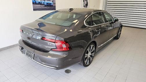 2023 Volvo S90 B6 Plus