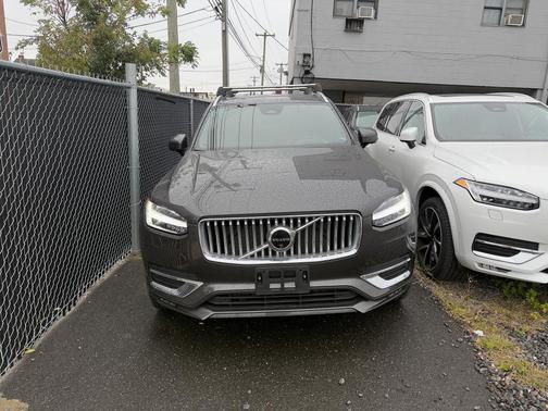 2024 Volvo XC90 B6 Ultimate Bright Theme 7-Seater