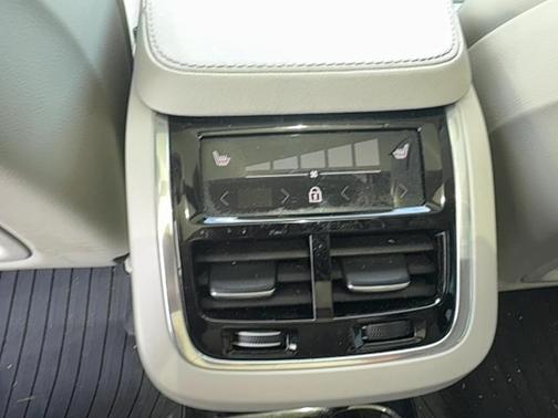 2022 Volvo XC90 T6 Inscription 6 Passenger