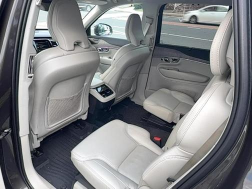 2022 Volvo XC90 T6 Inscription 6 Passenger