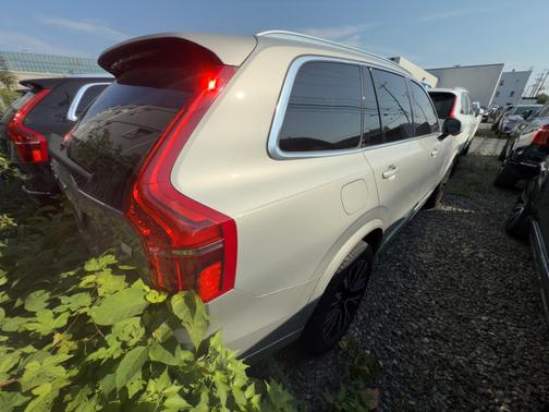 2023 Volvo XC90 Recharge Plug-In Hybrid T8 Plus Bright Theme 7-Seater