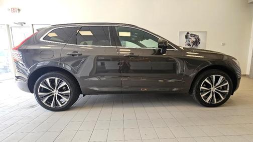 2022 Volvo XC60 B5 Momentum