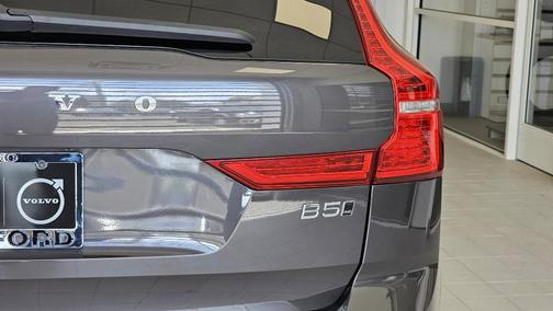 2022 Volvo XC60 B5 Momentum