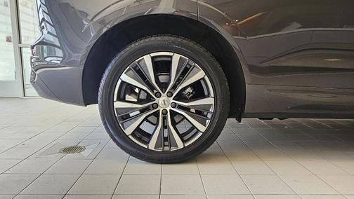 2022 Volvo XC60 B5 Momentum
