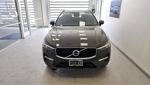2022 Volvo XC60 B5 Momentum