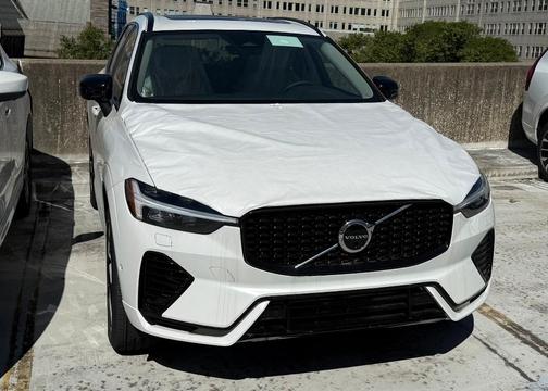 2025 Volvo XC60 Plug-In Hybrid T8 Plus