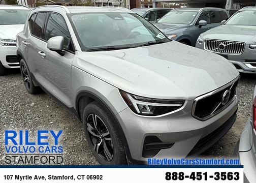 2023 Volvo XC40 B5 Core