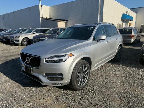 2019 Volvo XC90 T6 Momentum