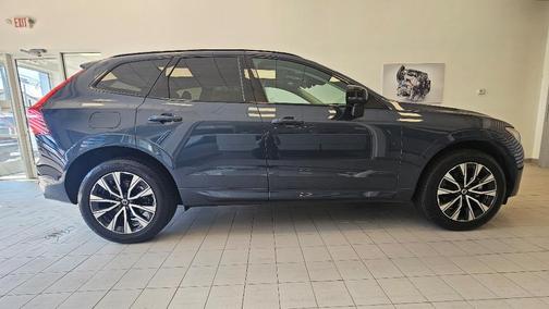 2024 Volvo XC60 B5 Core Dark Theme