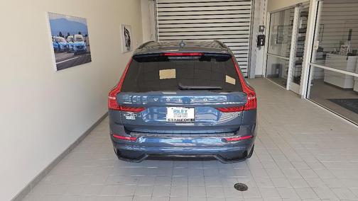 2024 Volvo XC60 B5 Core Dark Theme