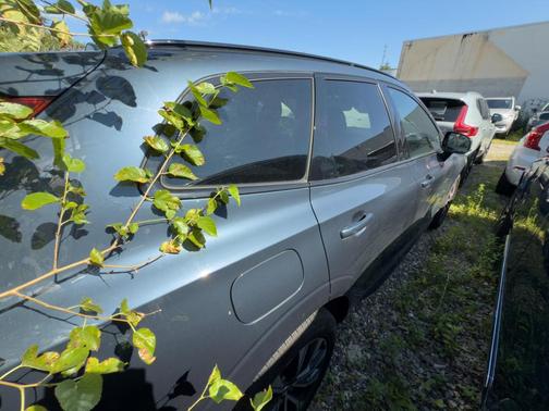2024 Volvo XC60 B5 Core Dark Theme