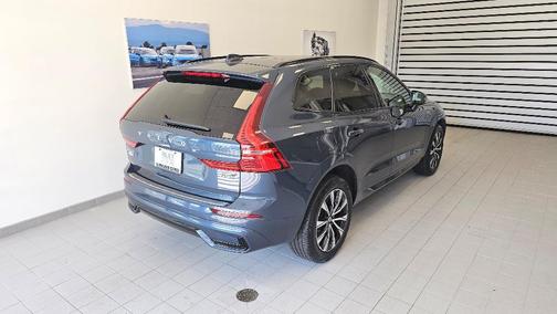 2024 Volvo XC60 B5 Core Dark Theme