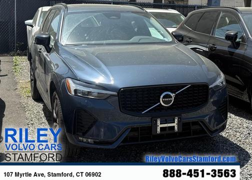 2024 Volvo XC60 B5 Core Dark Theme