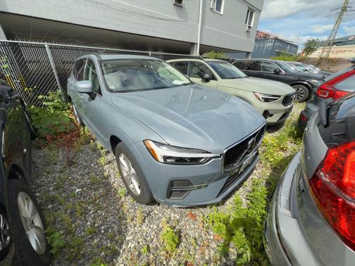 2022 Volvo XC60 B5 Momentum