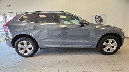 2022 Volvo XC60 B5 Momentum