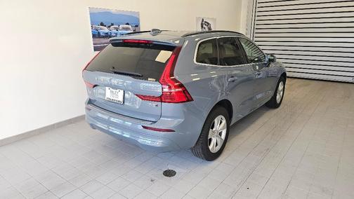2022 Volvo XC60 B5 Momentum
