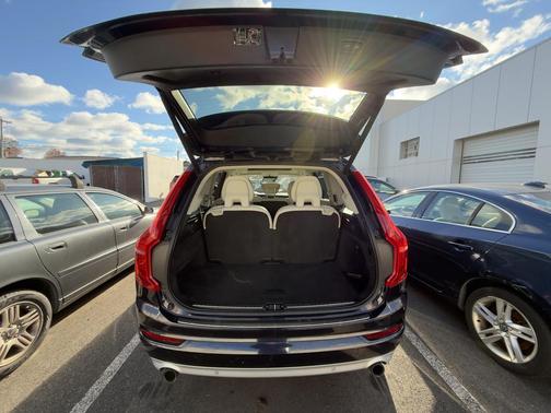 2019 Volvo XC90 T5 Momentum