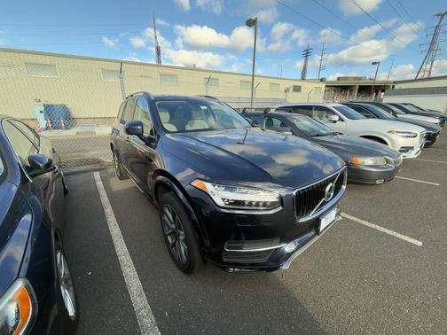 2019 Volvo XC90 T5 Momentum