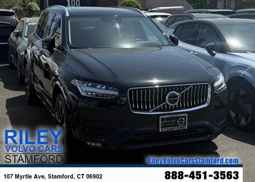 2022 Volvo XC90 T6 AWD Momentum 7 Seater