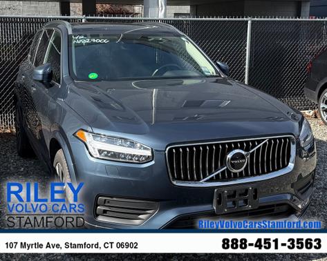 2022 Volvo XC90 T6 AWD Momentum 7 Seater