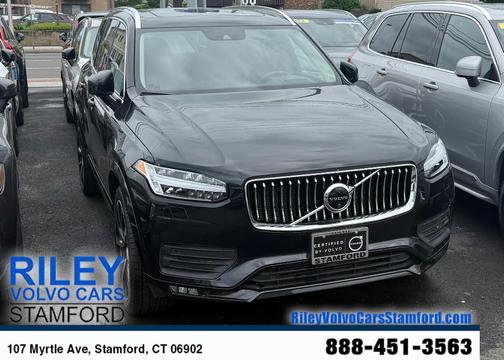 2022 Volvo XC90 T6 Momentum 7 Passenger