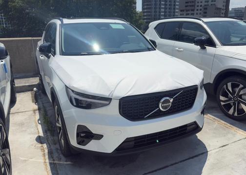 2026 Volvo XC40 B5 Plus