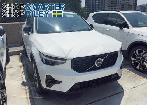 2026 Volvo XC40 B5 Plus