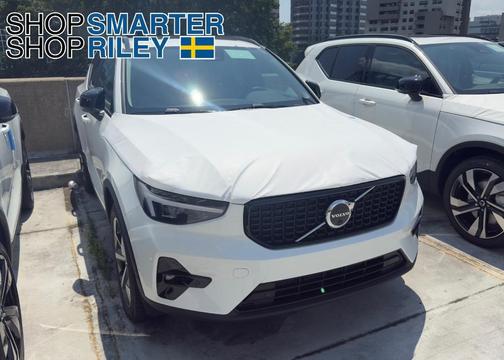 2026 Volvo XC40 B5 Plus