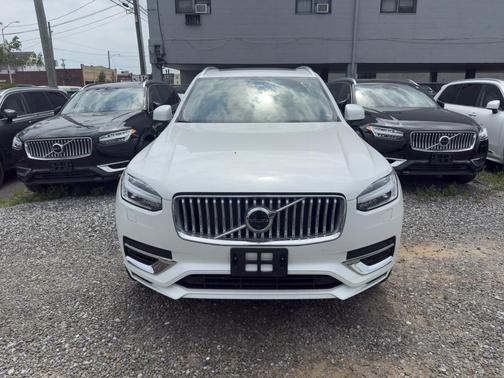 2023 Volvo XC90 Recharge Plug-In Hybrid T8 Plus Bright Theme 7-Seater