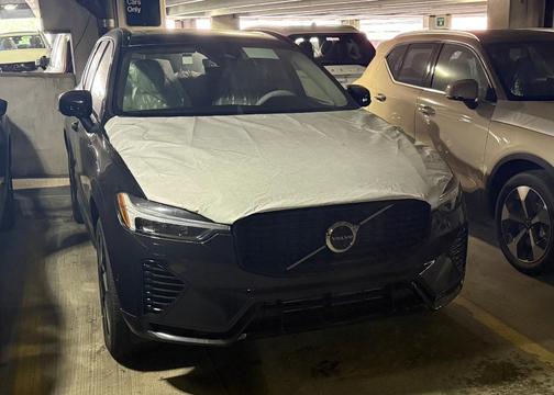 2025 Volvo XC60 Plug-In Hybrid T8 Plus